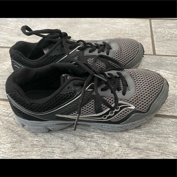 saucony boys running shoes